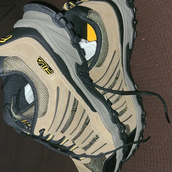 New Fila Travail 2 sizes 8 wide and 12 - Picture 2 of 8